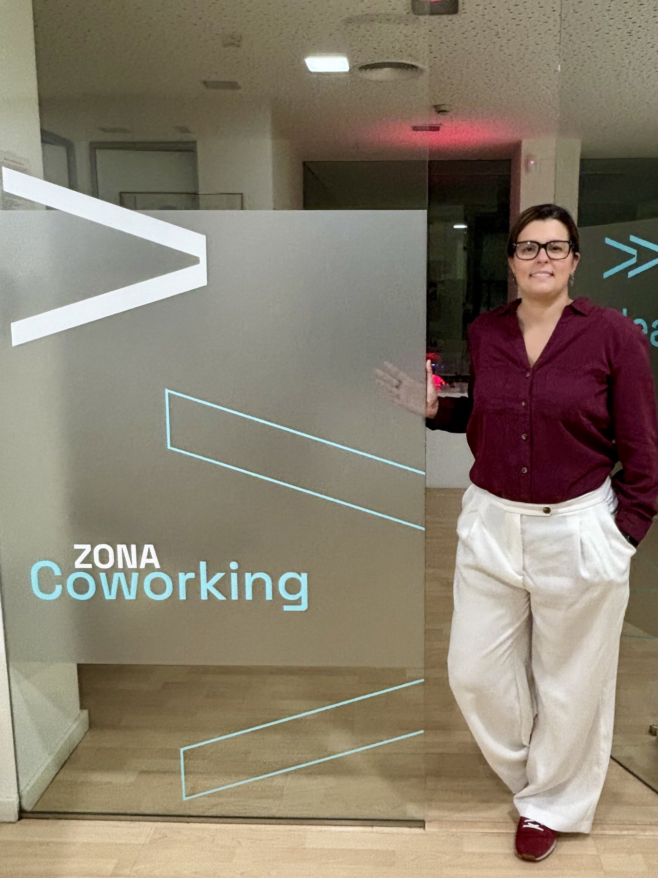 Marta Hernández Luna en un espacio de trabajo compartido